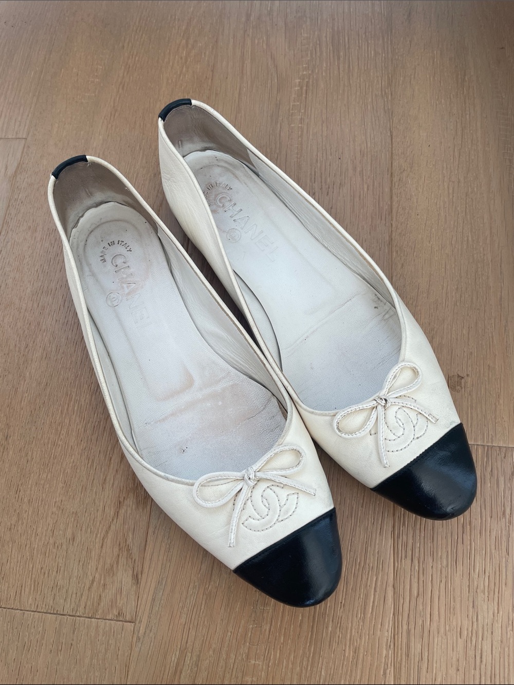 CHANEL Ivory Leather Ballet Flats with Black Cap Toe